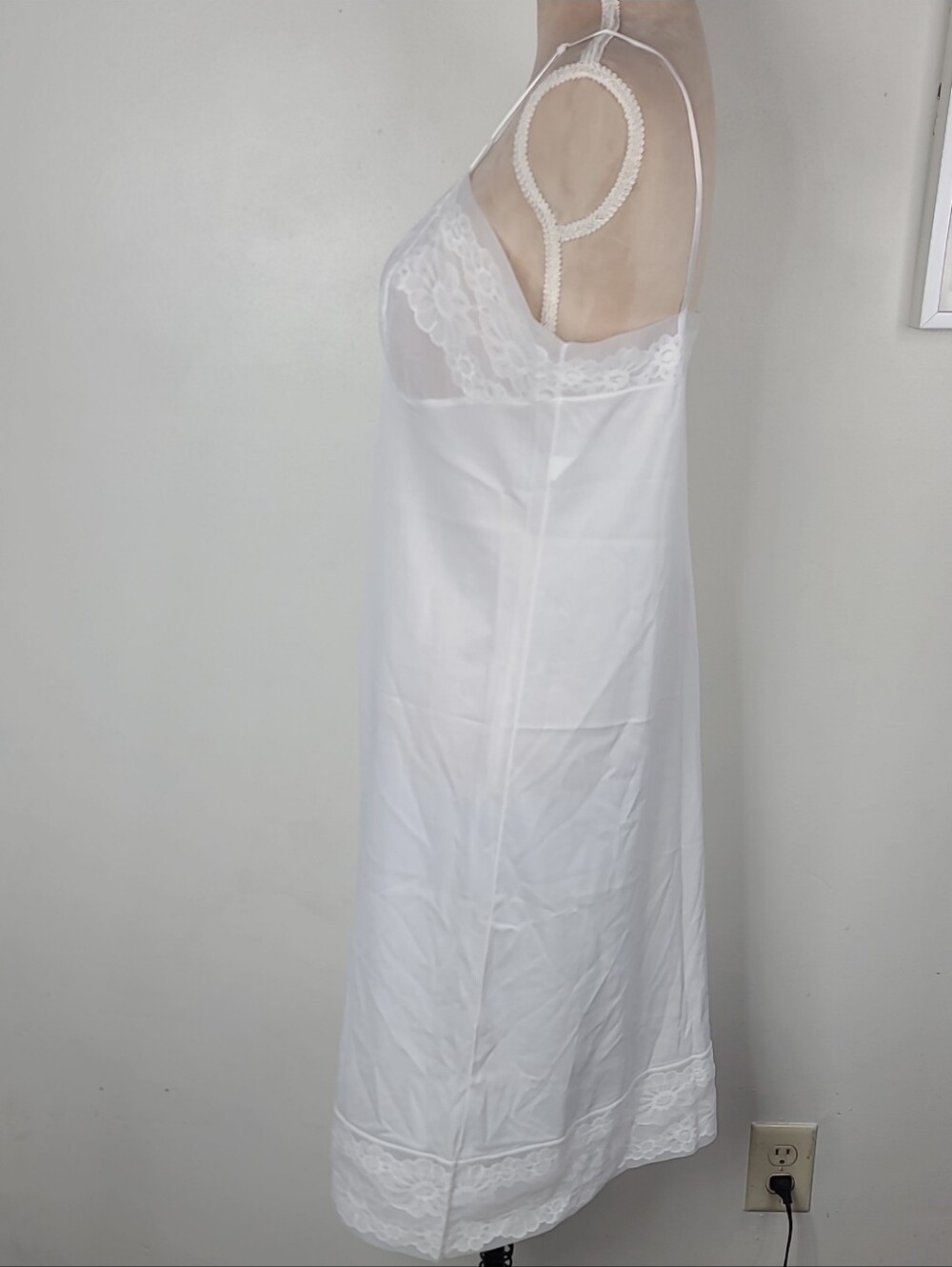 Vintage 70's Vanity Fair Ivory White Nylon Lace Trim 24" Full Slip Dress 38 - Picture 5 of 15